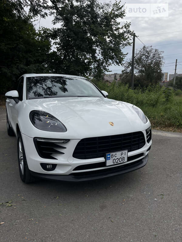 Porsche Macan (2016)
