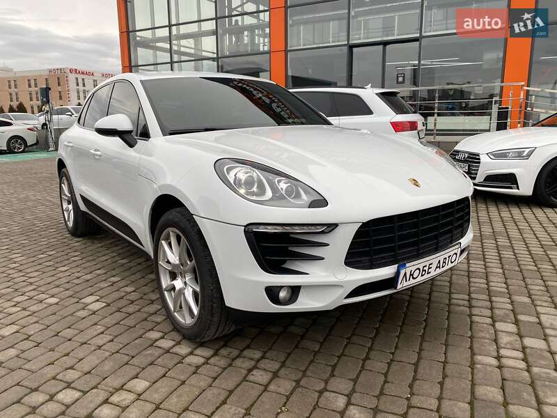 Porsche Macan (2016)