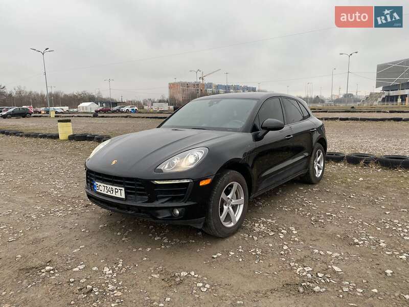 Porsche Macan (2016)