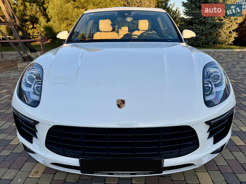 Porsche Macan (2016)