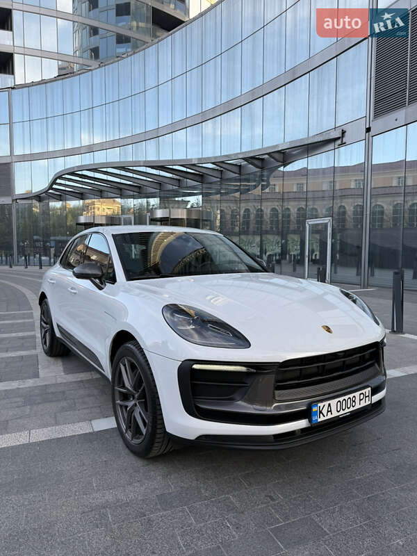 Porsche Macan (2024)