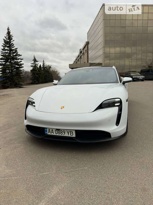 Porsche Taycan (2021)