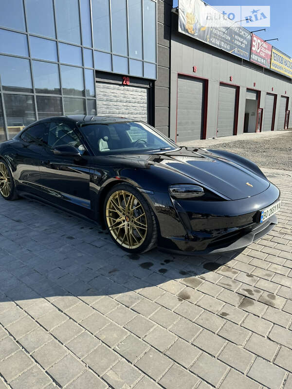 Porsche Taycan (2022)