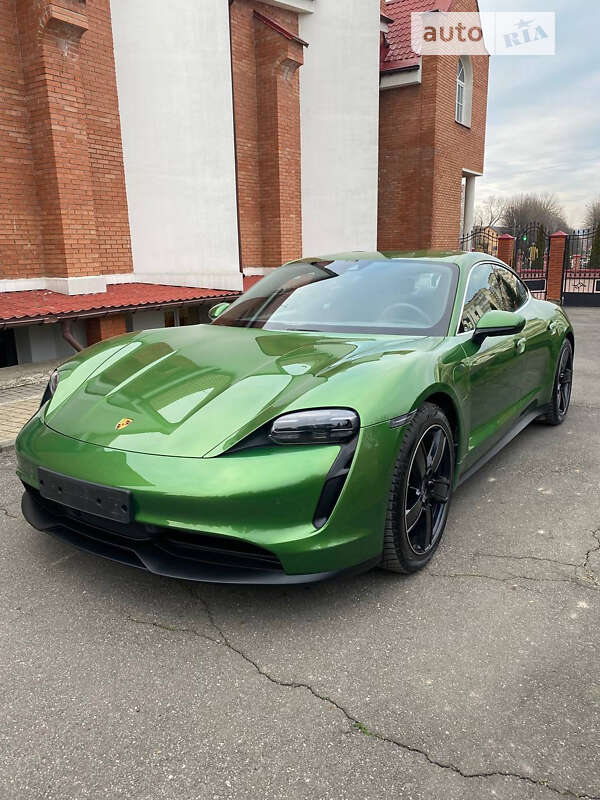 Porsche Taycan (2021)
