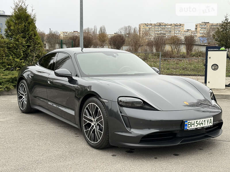 Porsche Taycan (2021)