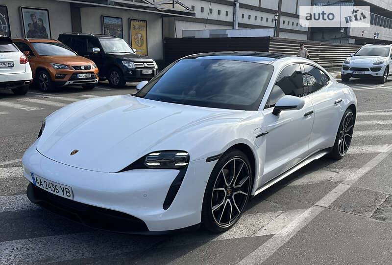 Porsche Taycan (2022)