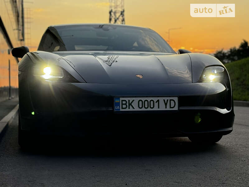 Porsche Taycan (2021)