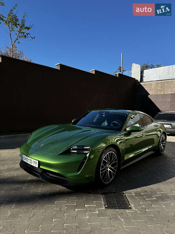 Porsche Taycan (2021)