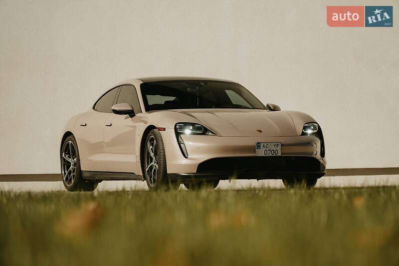 Porsche Taycan (2022)