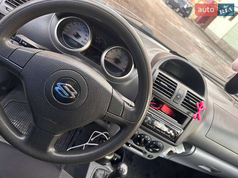 Suzuki Ignis (2004)