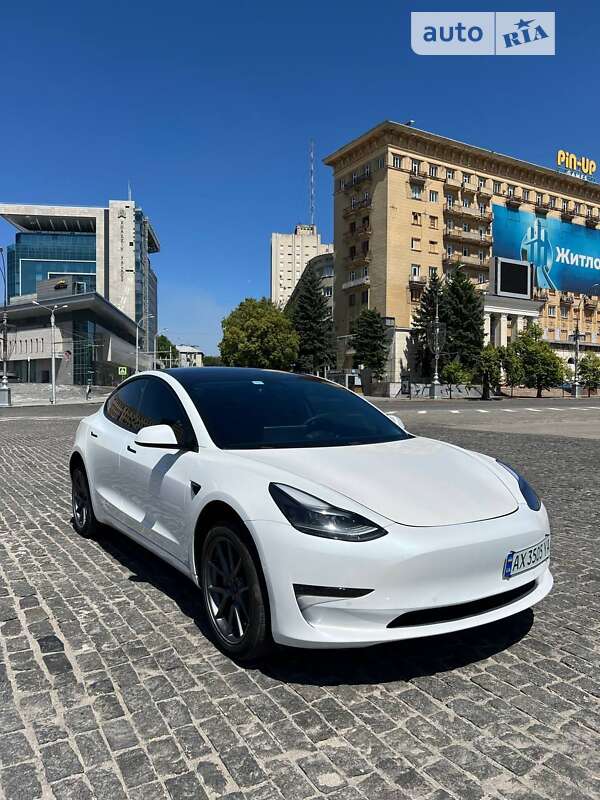 Tesla Model 3 (2021)