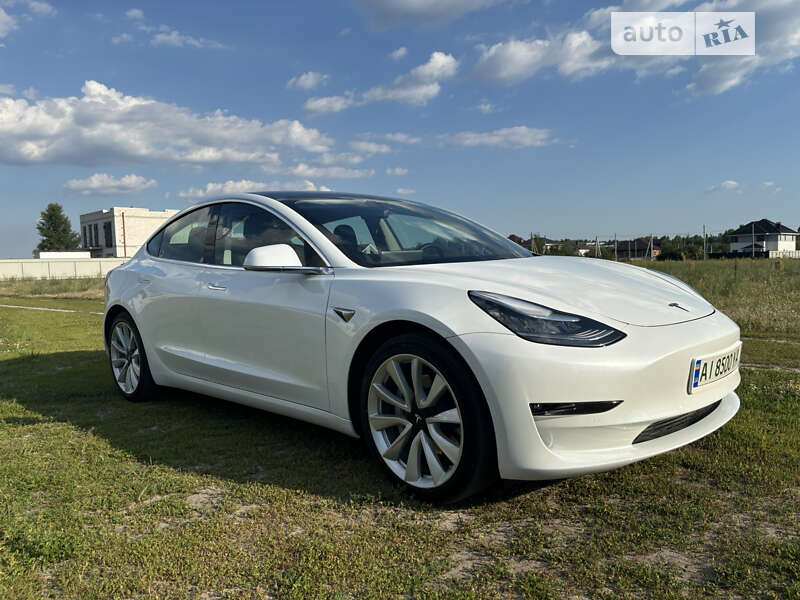 Tesla Model 3 (2019)