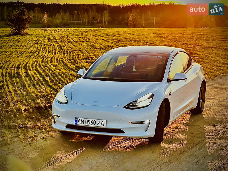 Tesla Model 3 (2022)