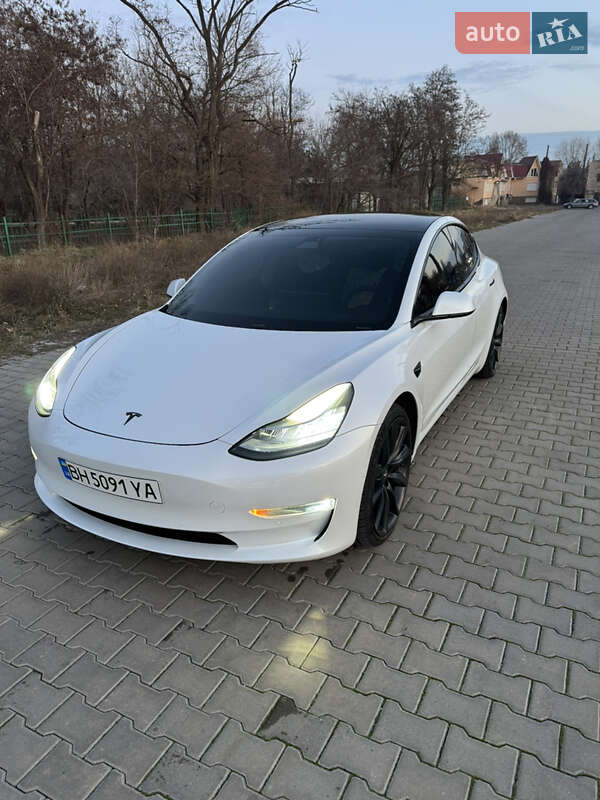Tesla Model 3 (2019)