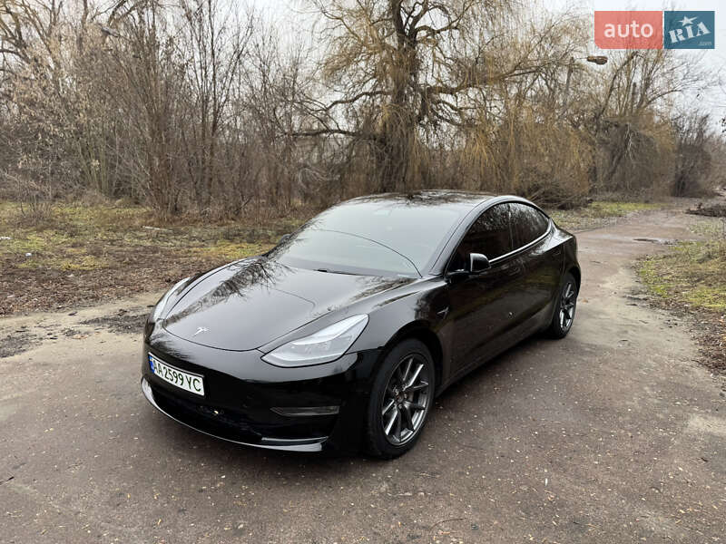 Tesla Model 3 (2021)