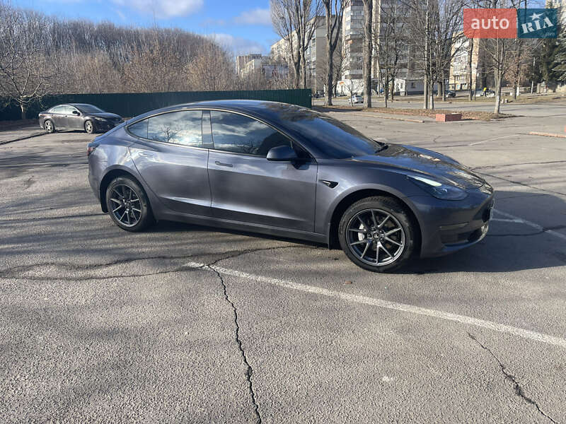 Tesla Model 3 (2022)
