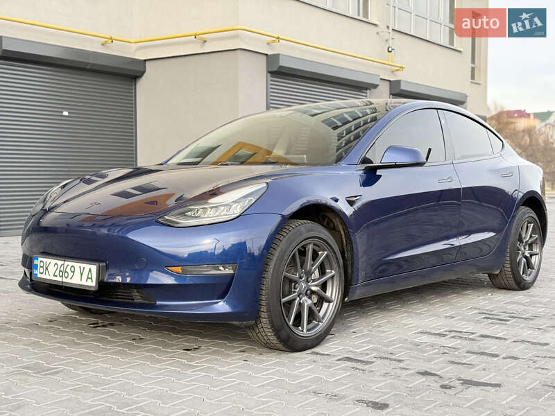 Tesla Model 3 (2018)