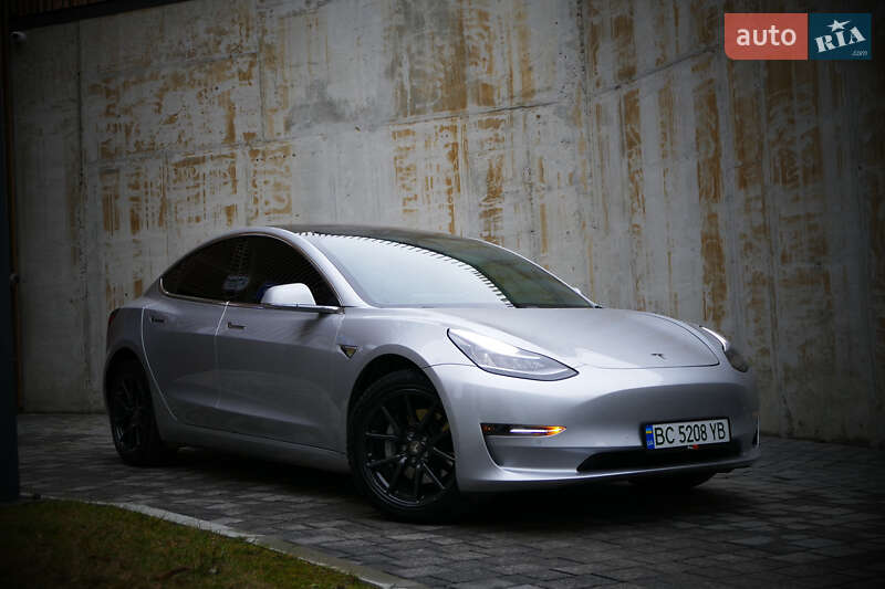 Tesla Model 3 (2018)