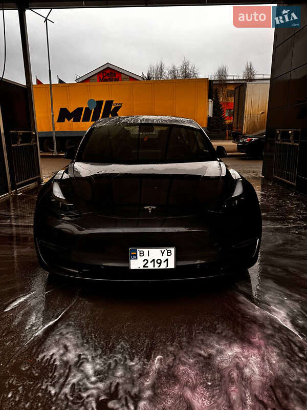 Tesla Model 3 (2023)
