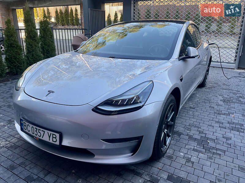 Tesla Model 3 (2018)