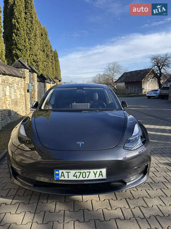 Tesla Model 3 (2022)