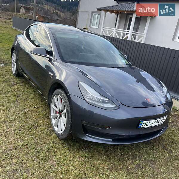 Tesla Model 3 (2019)