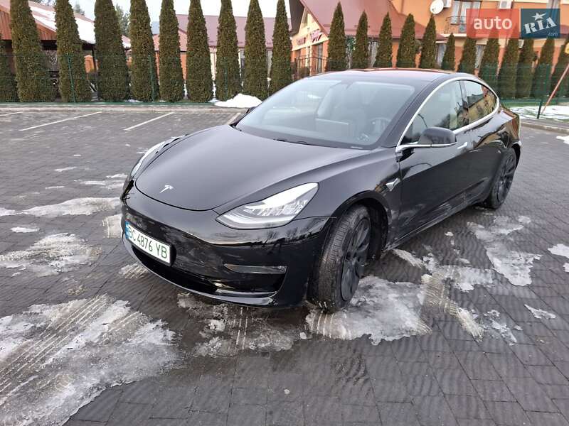 Tesla Model 3 (2019)