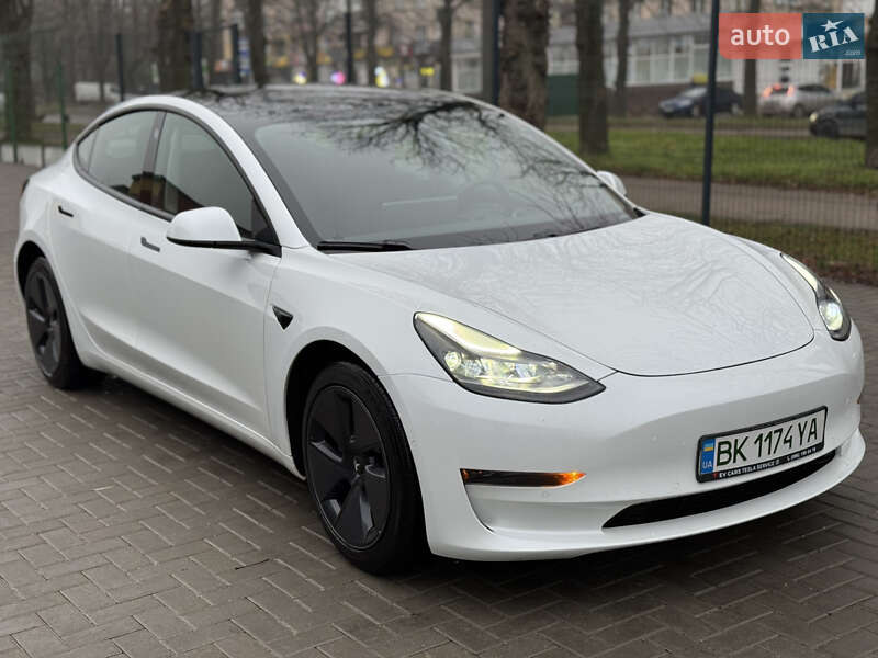 Tesla Model 3 (2021)