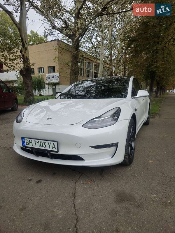 Tesla Model 3 (2019)
