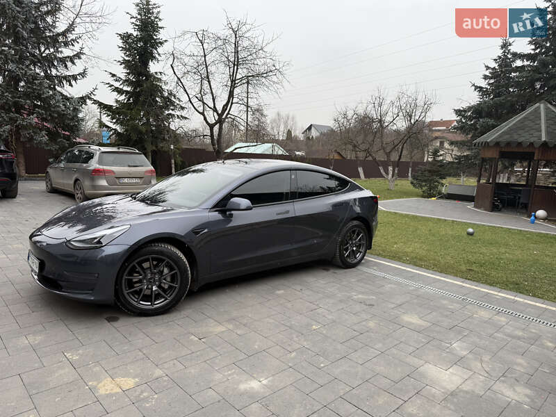 Tesla Model 3 (2021)
