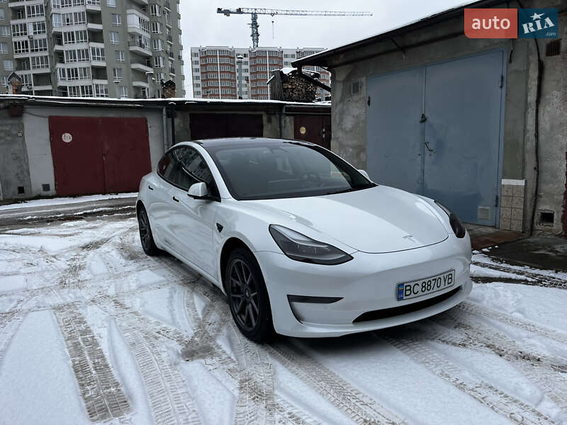 Tesla Model 3 (2021)
