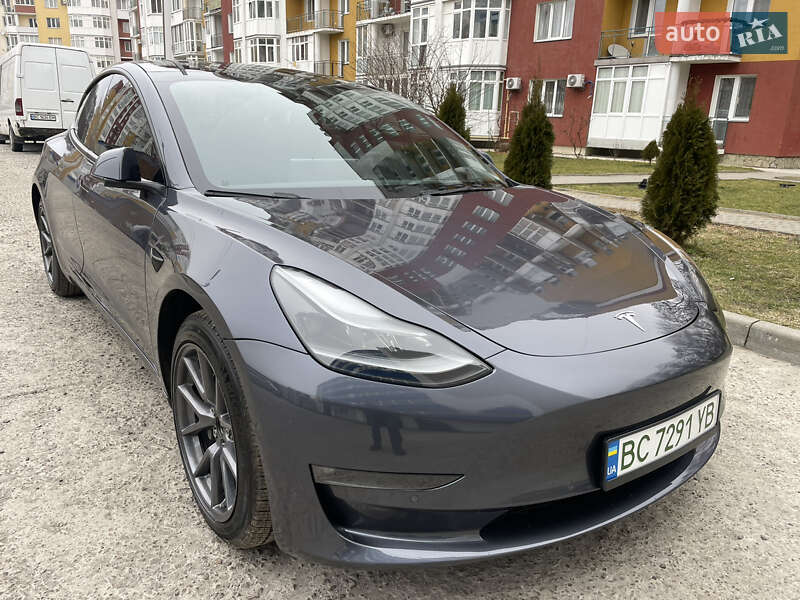 Tesla Model 3 (2022)