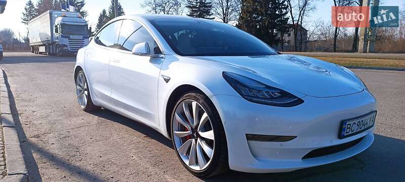 Tesla Model 3 (2019)