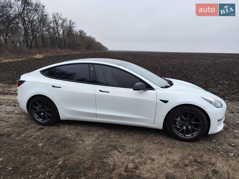 Tesla Model 3 (2021)