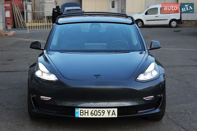 Tesla Model 3 (2023)