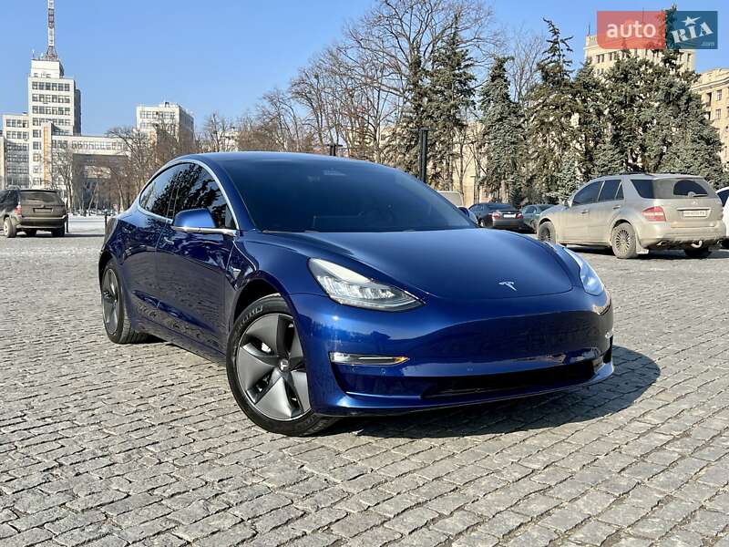 Tesla Model 3 (2018)
