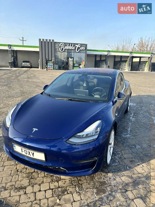 Tesla Model 3 (2018)