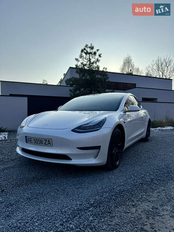 Tesla Model 3 (2019)