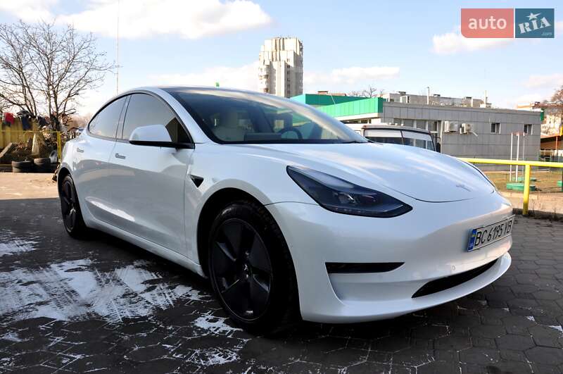 Tesla Model 3 (2022)
