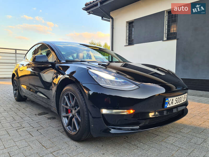 Tesla Model 3 (2019)
