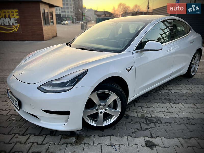 Tesla Model 3 (2019)