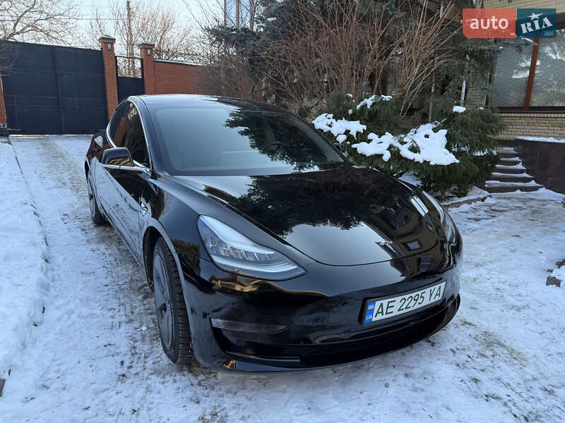 Tesla Model 3 (2019)