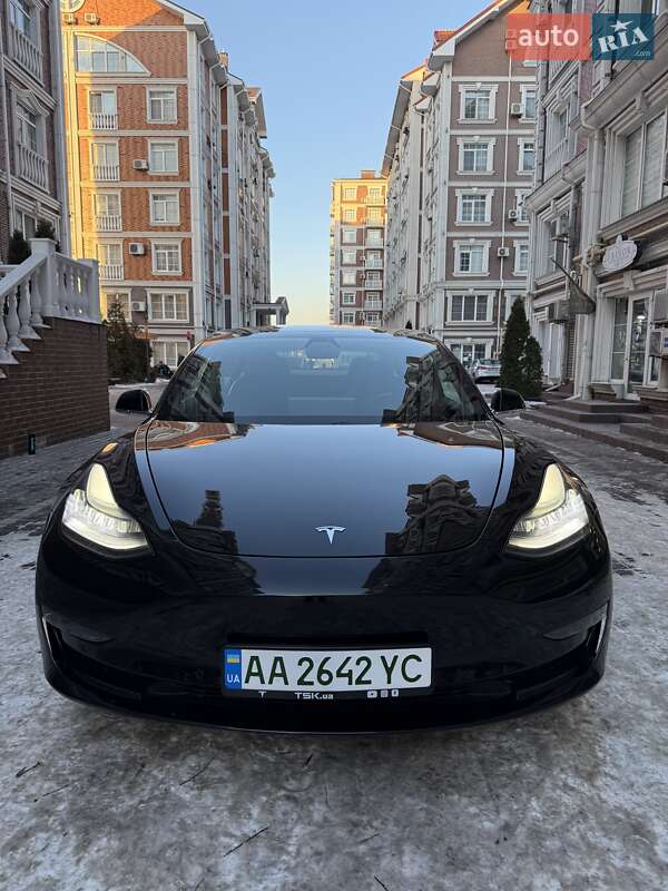 Tesla Model 3 (2019)