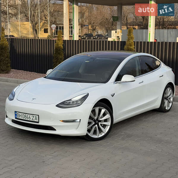 Tesla Model 3 (2018)