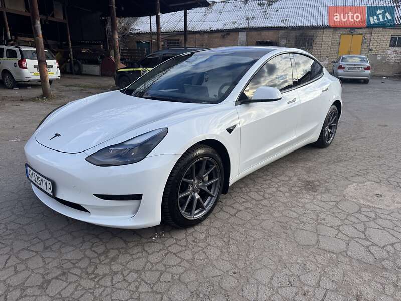 Tesla Model 3 (2021)