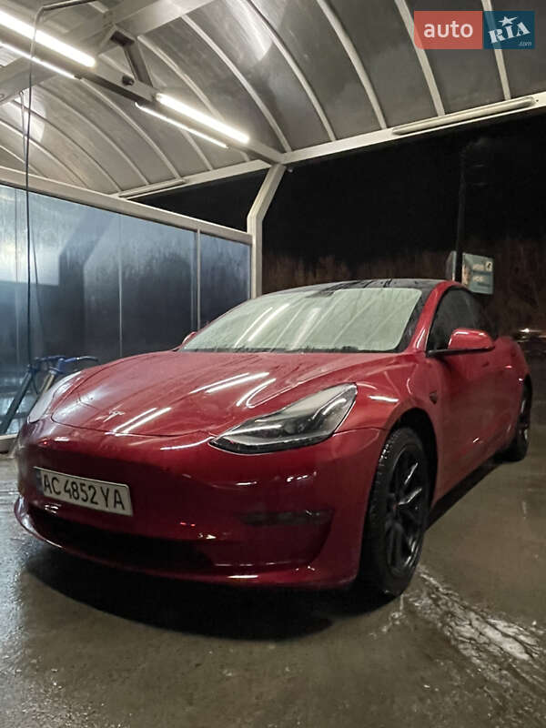 Tesla Model 3 (2021)