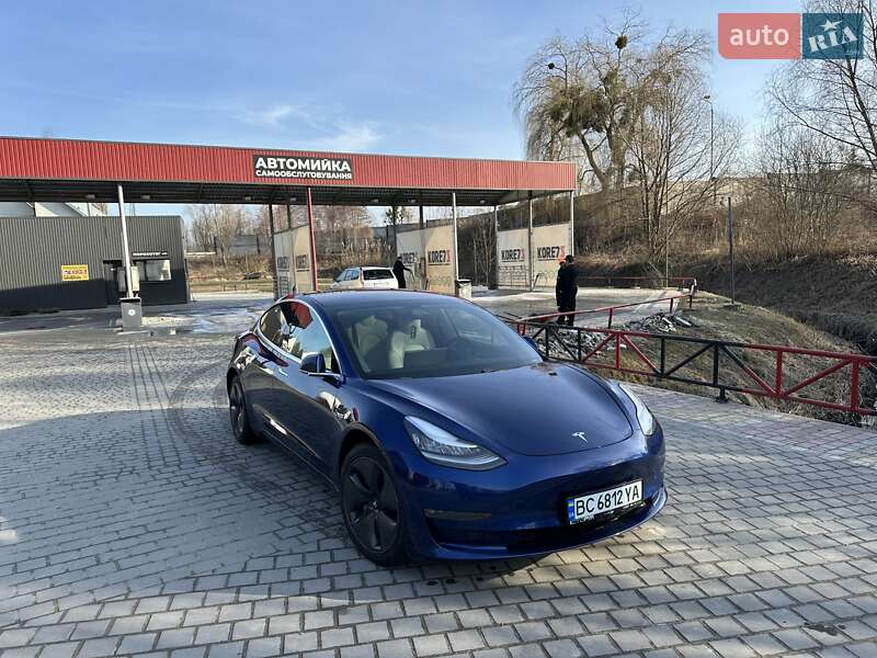 Tesla Model 3 (2019)