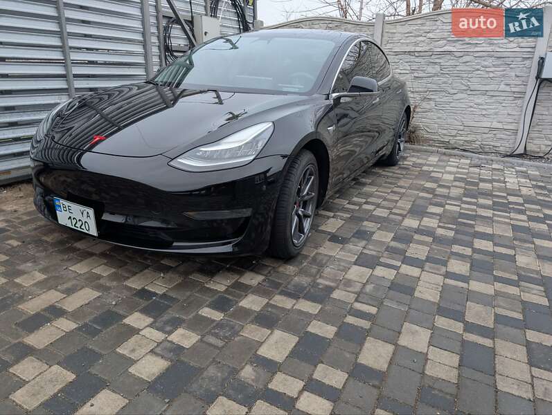 Tesla Model 3 (2019)