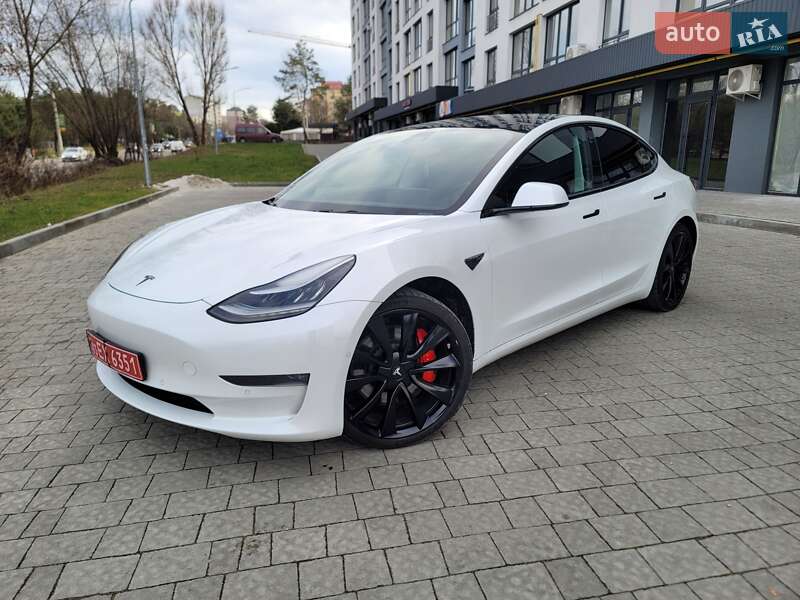 Tesla Model 3 (2019)