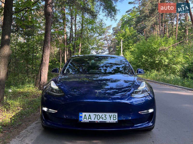 Tesla Model 3 (2019)